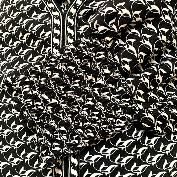 Max Studio Chic Black & White Tie Front Geometric Blouse - Picture 8 of 10